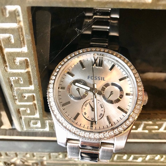 Women's Scarlette Analog Fossil Watch - Picture 5 of 9